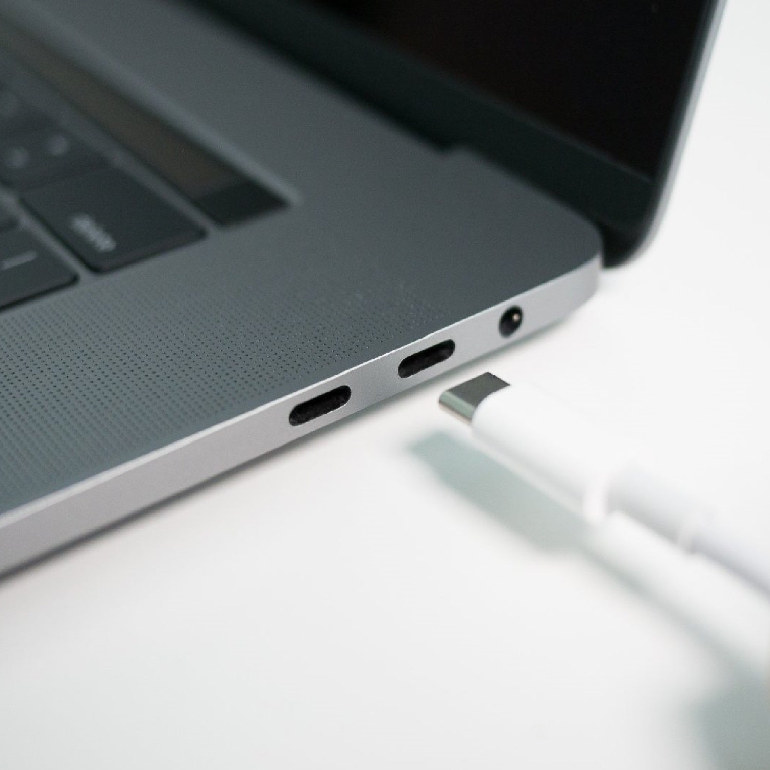 USB Type-C to USB Sync and Charge Cable 1 metre length - White- Netbit UK