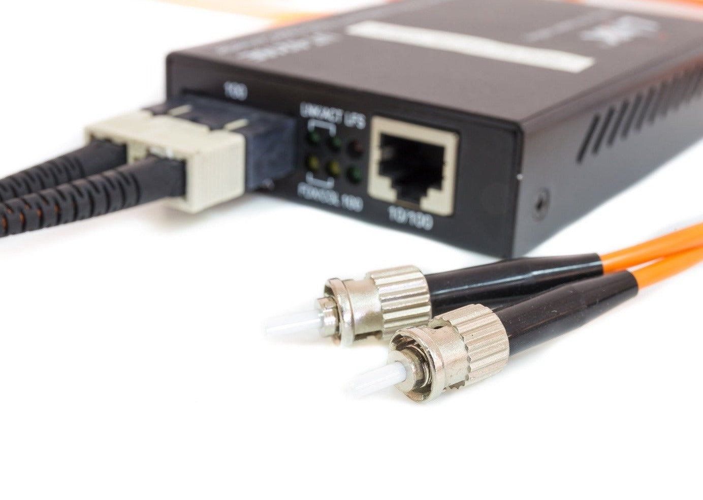 1000Base-T to 1000BASE-LX Singlemode Fibre Media Converter, SC Connector (up to 5000m) (INSIXTMC1000SC-S)